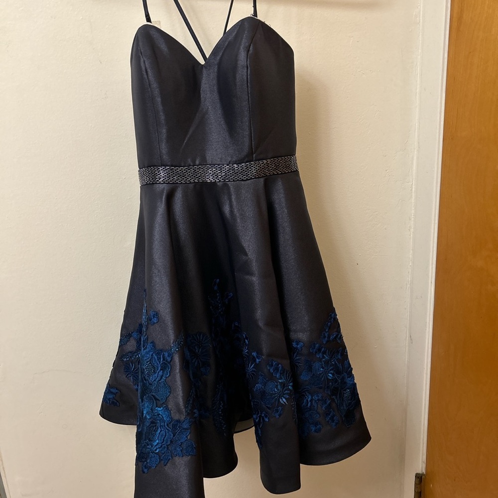 Short flared navy prom dress